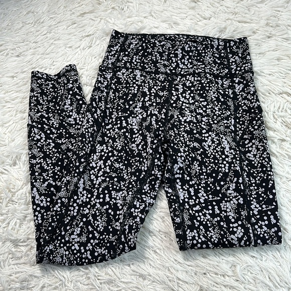 Lululemon In Movement 7/8 Tight *Everlux 25" Chirasu Black - Picture 1 of 5